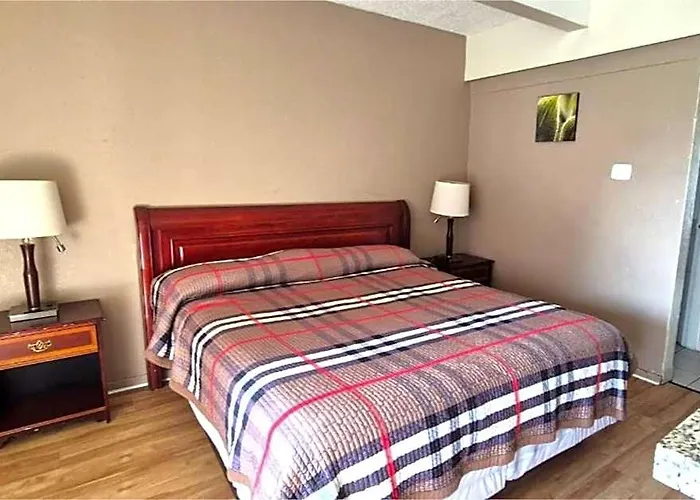 Hotel Saratoga By Capital O Near Midway Airport Il