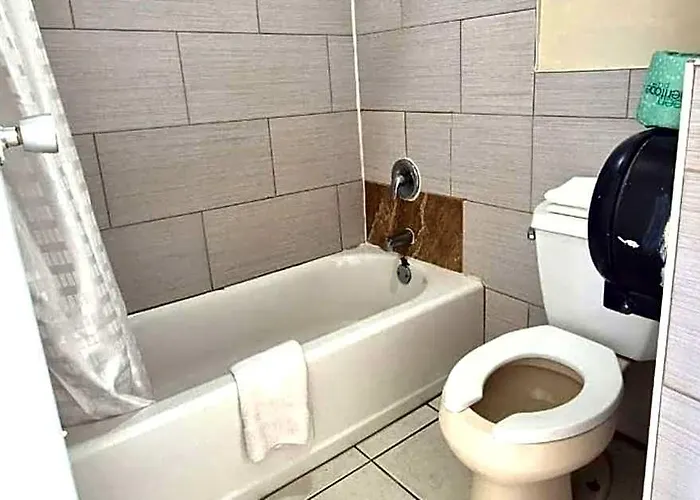 Hotel Saratoga By Capital O Near Midway Airport Il 2*