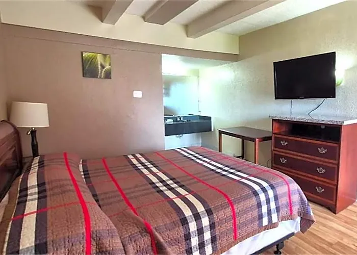 Hotel Saratoga By Capital O Near Midway Airport Il
