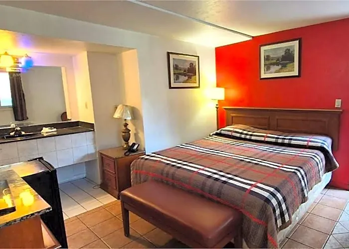 Saratoga By Capital O Near Midway Airport Il Hotel Chicago